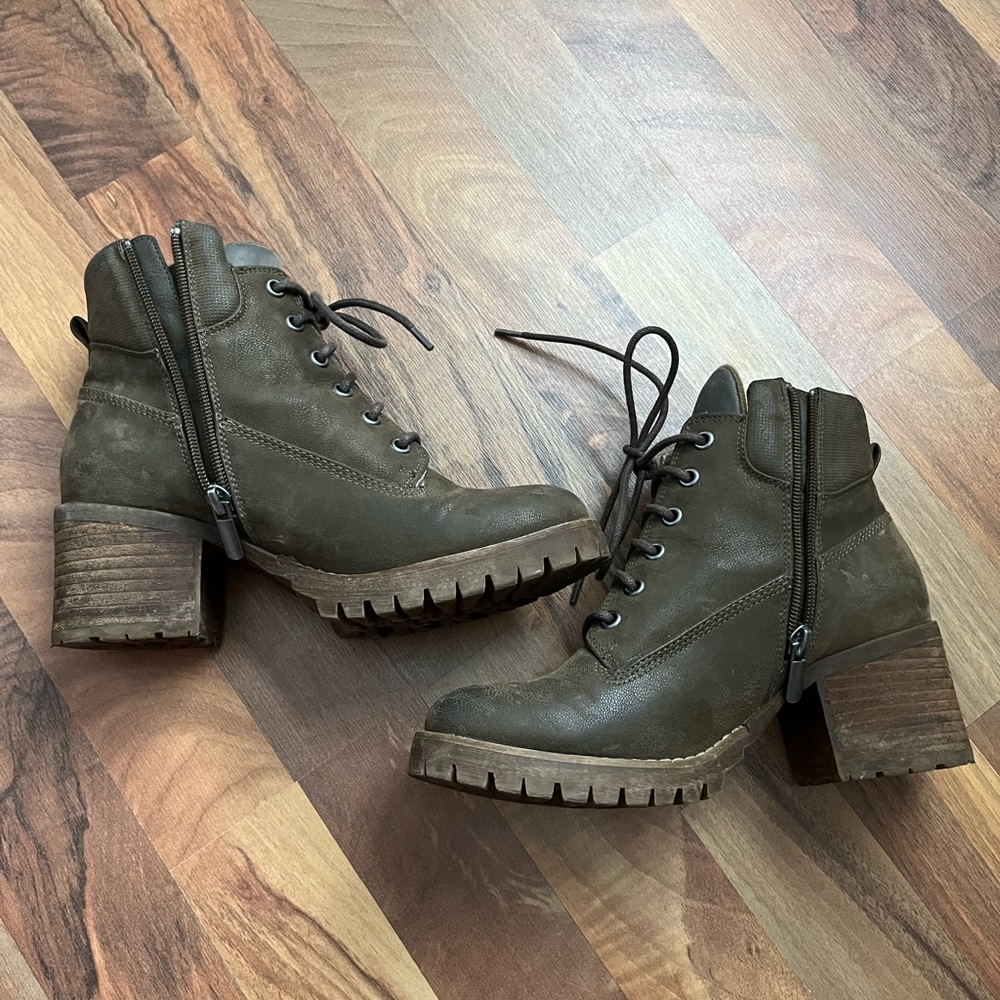 Crown Vintage Brown Lace-Up Ankle Boots - Picture 5 of 10